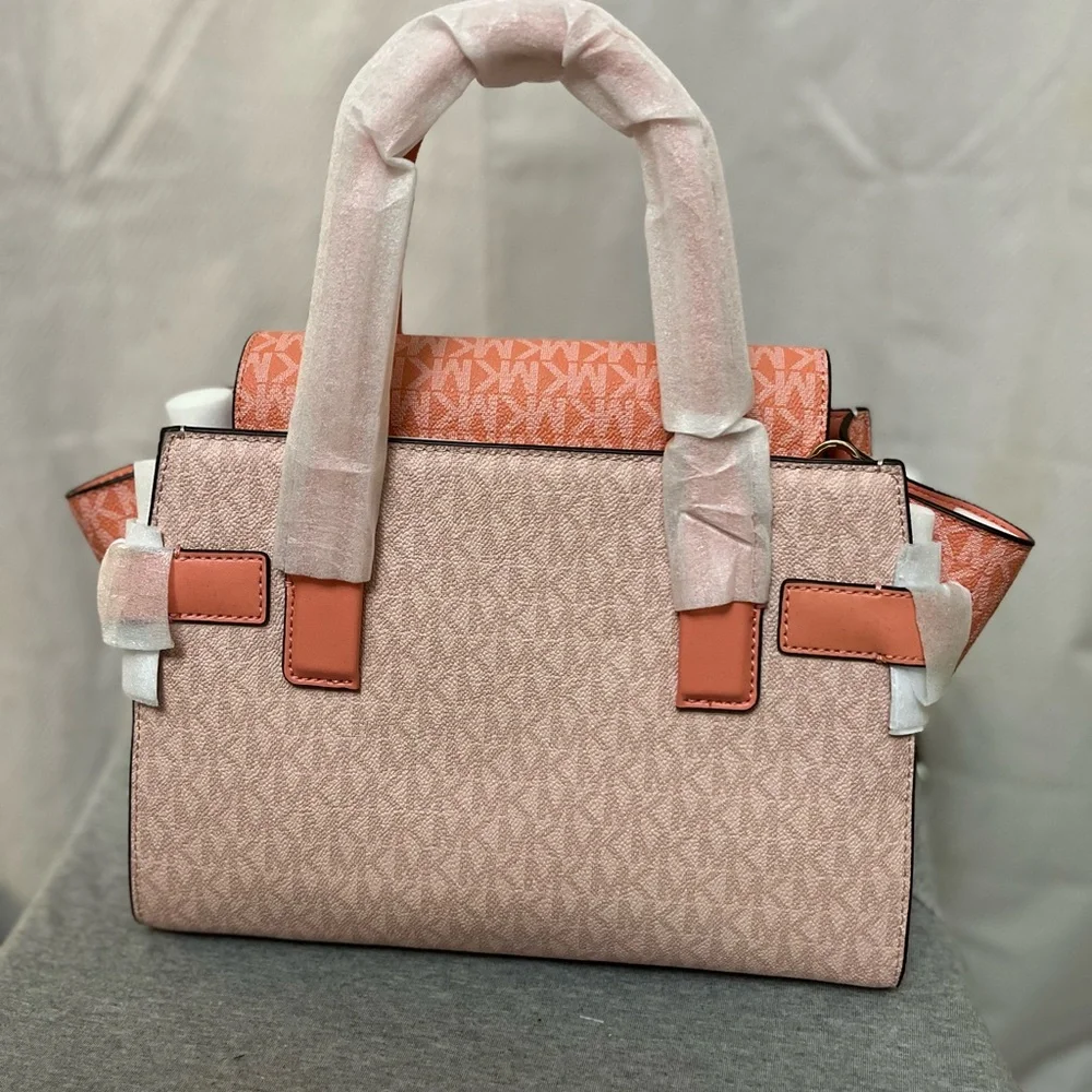 🆕. Michael Kors Pink Handbag with handle and strap New